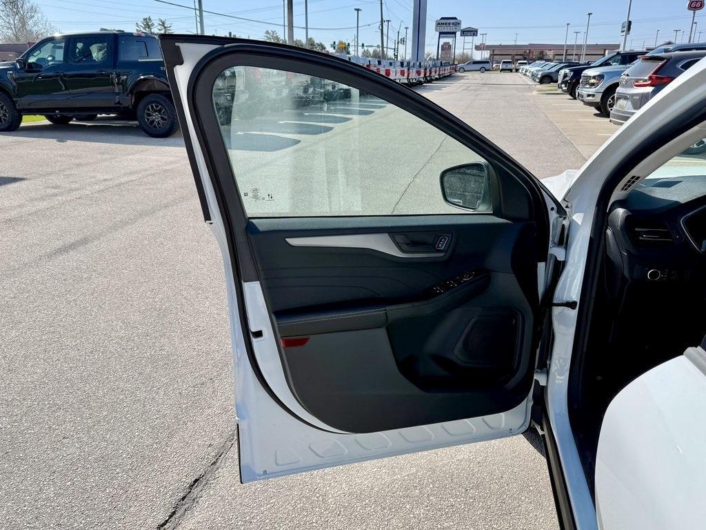 new 2025 Ford Escape car, priced at $28,983
