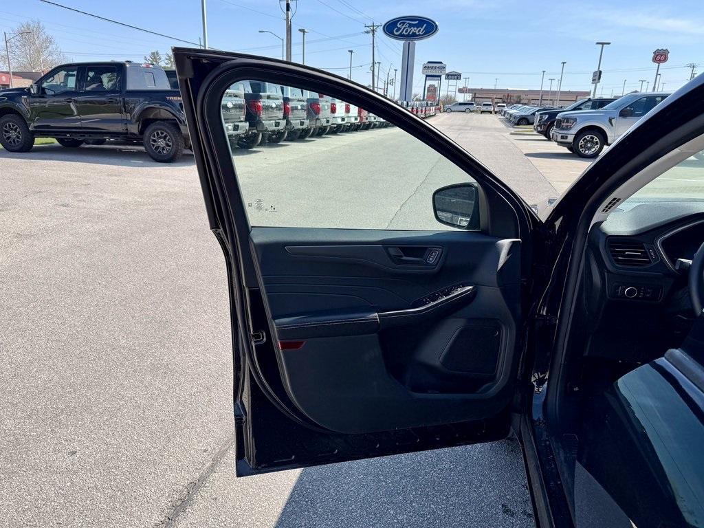 new 2025 Ford Escape car, priced at $30,380