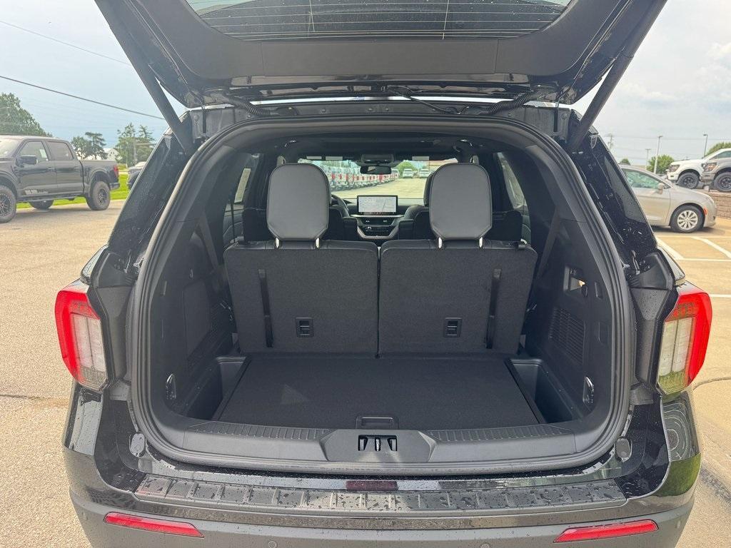 new 2025 Ford Explorer car, priced at $49,982