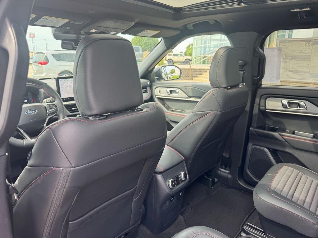 new 2025 Ford Explorer car, priced at $49,982