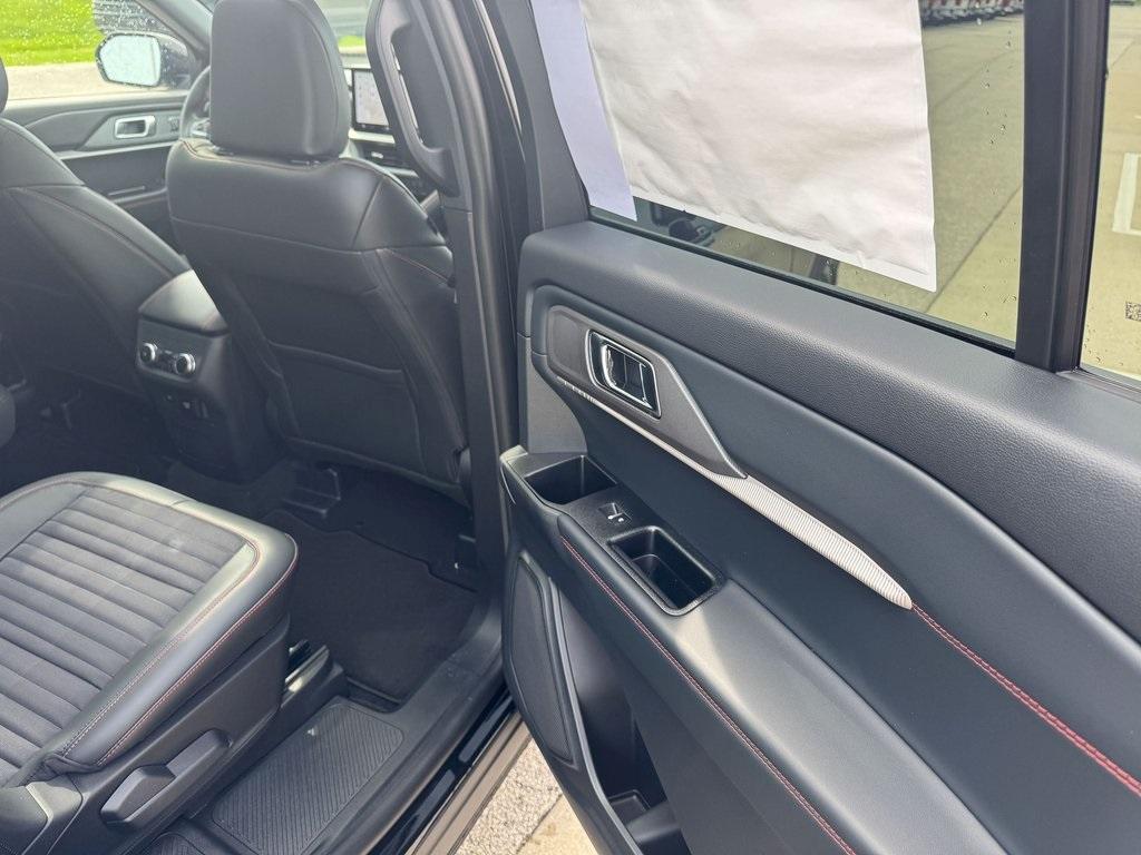 new 2025 Ford Explorer car, priced at $49,982