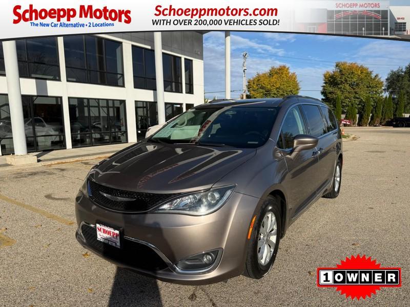 used 2017 Chrysler Pacifica car, priced at $14,999