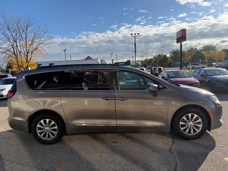 used 2017 Chrysler Pacifica car, priced at $14,999