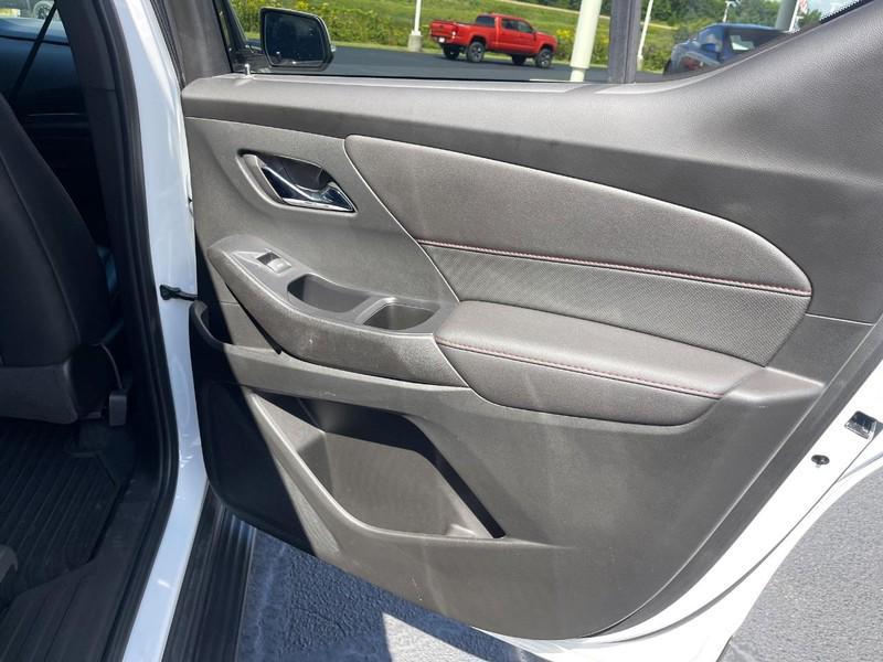 used 2022 Chevrolet Traverse car, priced at $34,993