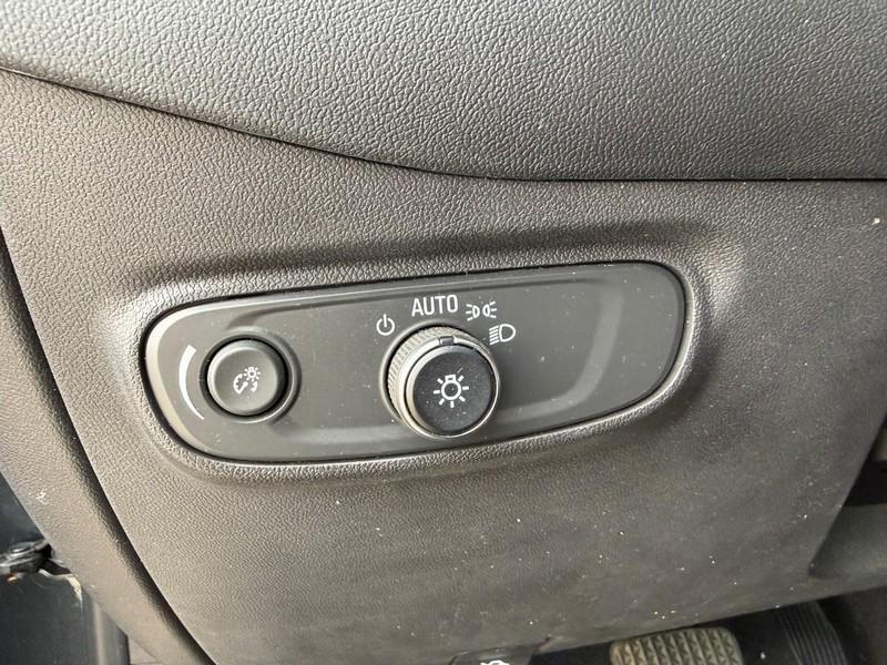 used 2023 Chevrolet Equinox car, priced at $17,999