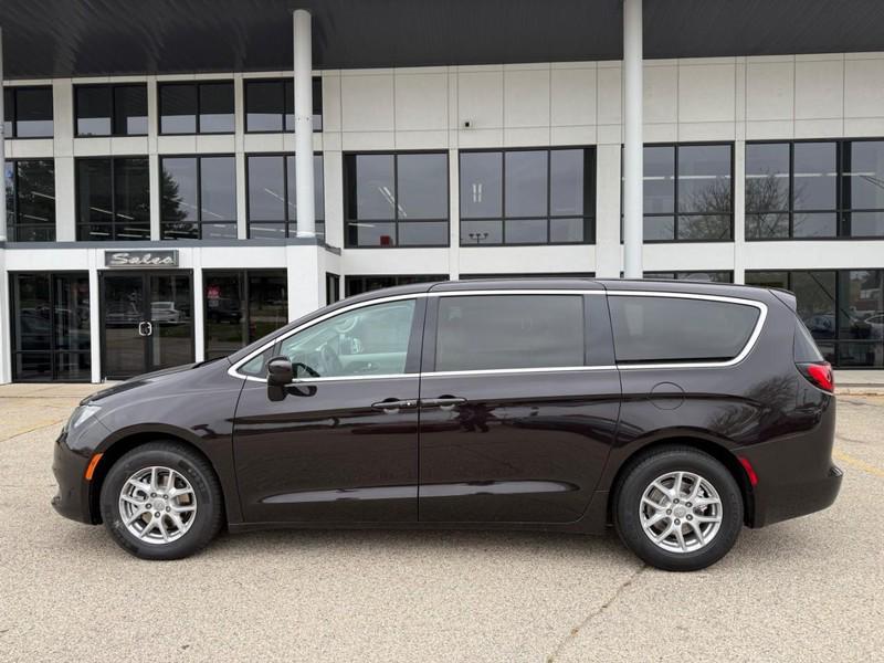 used 2017 Chrysler Pacifica car, priced at $15,999