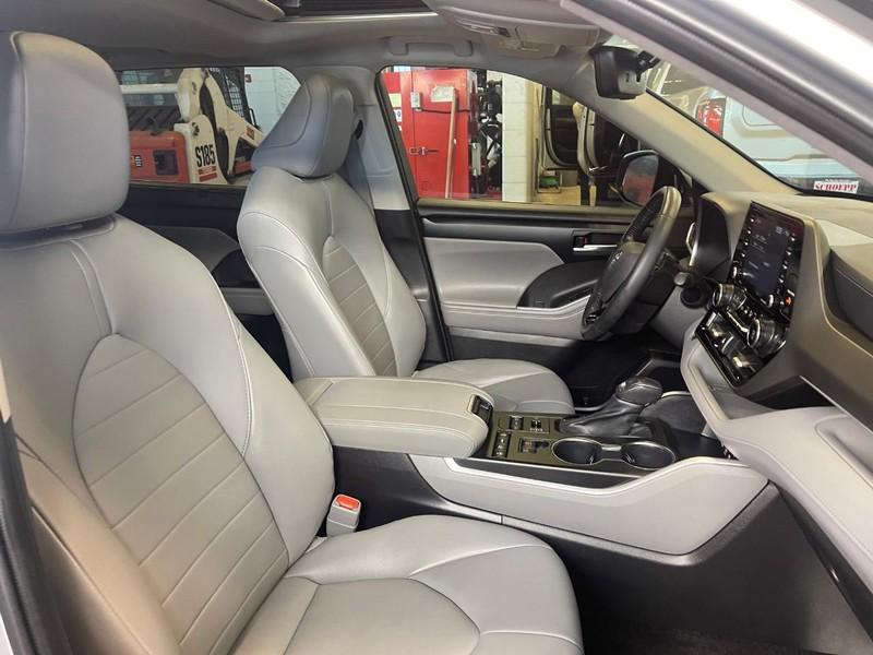 used 2021 Toyota Highlander car, priced at $31,992