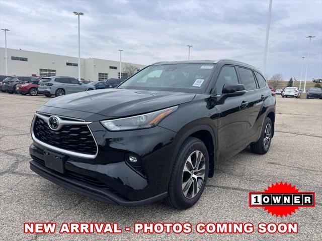 used 2022 Toyota Highlander car, priced at $33,995