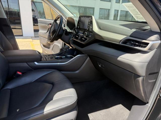 used 2022 Toyota Highlander car, priced at $31,993