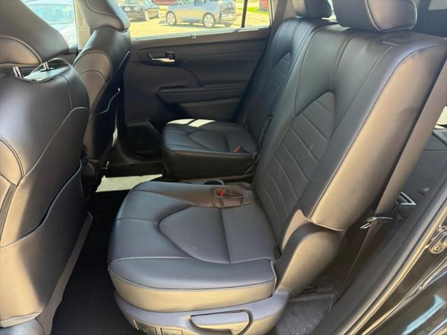 used 2022 Toyota Highlander car, priced at $31,993