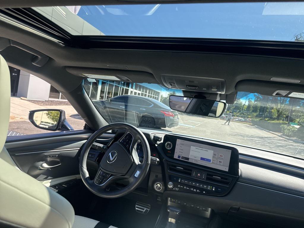 used 2023 Lexus ES 300h car, priced at $40,997