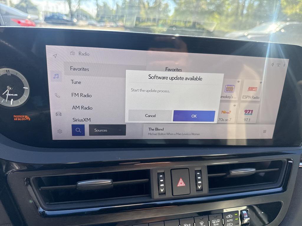 used 2023 Lexus ES 300h car, priced at $40,997