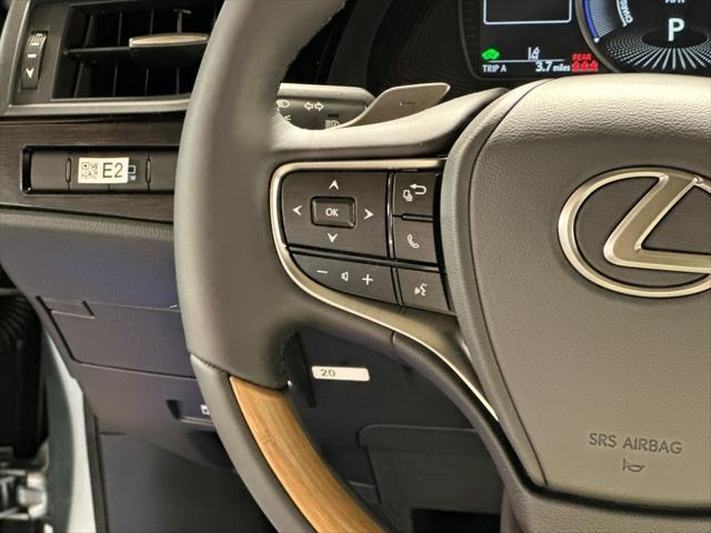 new 2025 Lexus ES 300h car, priced at $53,757