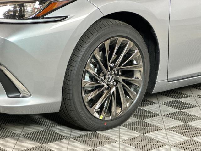 new 2025 Lexus ES 300h car, priced at $53,757