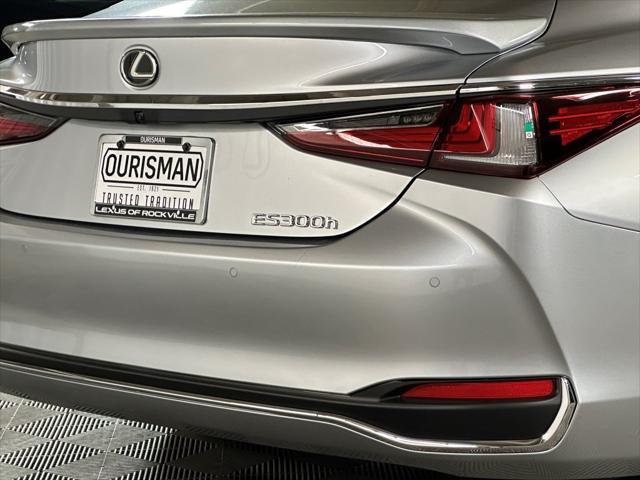 new 2025 Lexus ES 300h car, priced at $49,635
