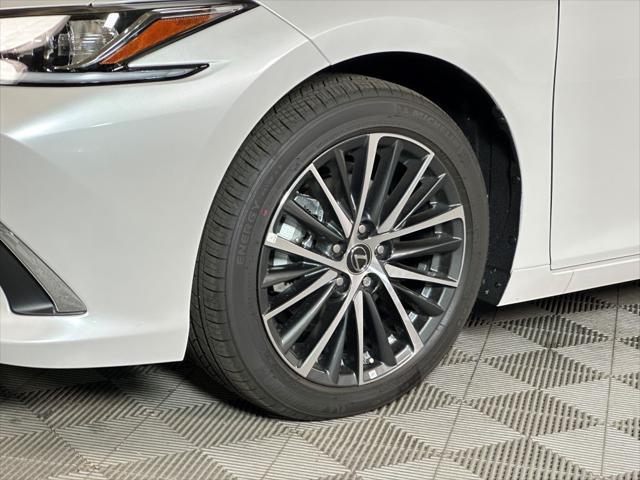 new 2025 Lexus ES 300h car, priced at $48,430