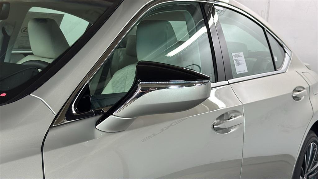 new 2025 Lexus ES 300h car, priced at $49,929