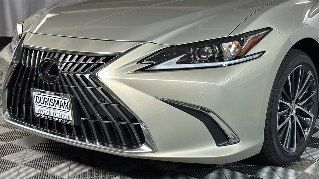 new 2025 Lexus ES 300h car, priced at $49,929