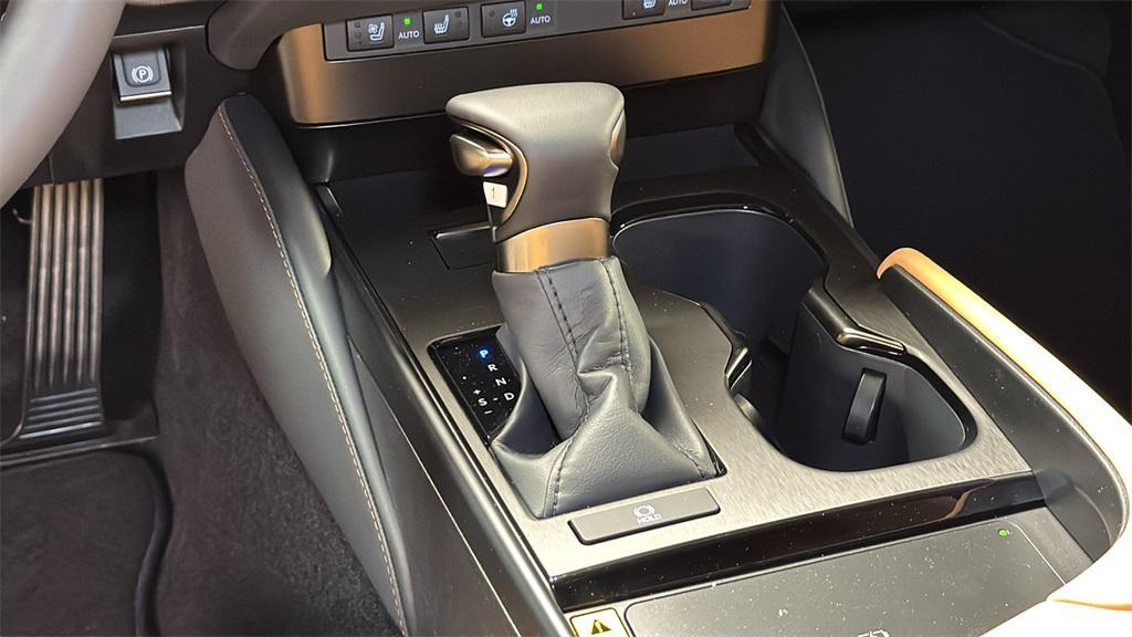 new 2025 Lexus ES 350 car, priced at $49,939