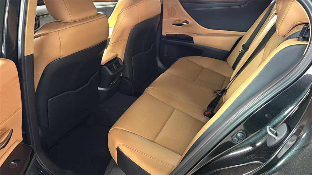new 2025 Lexus ES 350 car, priced at $49,939