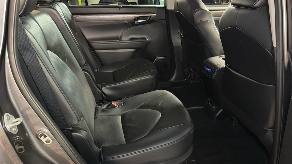used 2021 Toyota Highlander Hybrid car, priced at $26,697