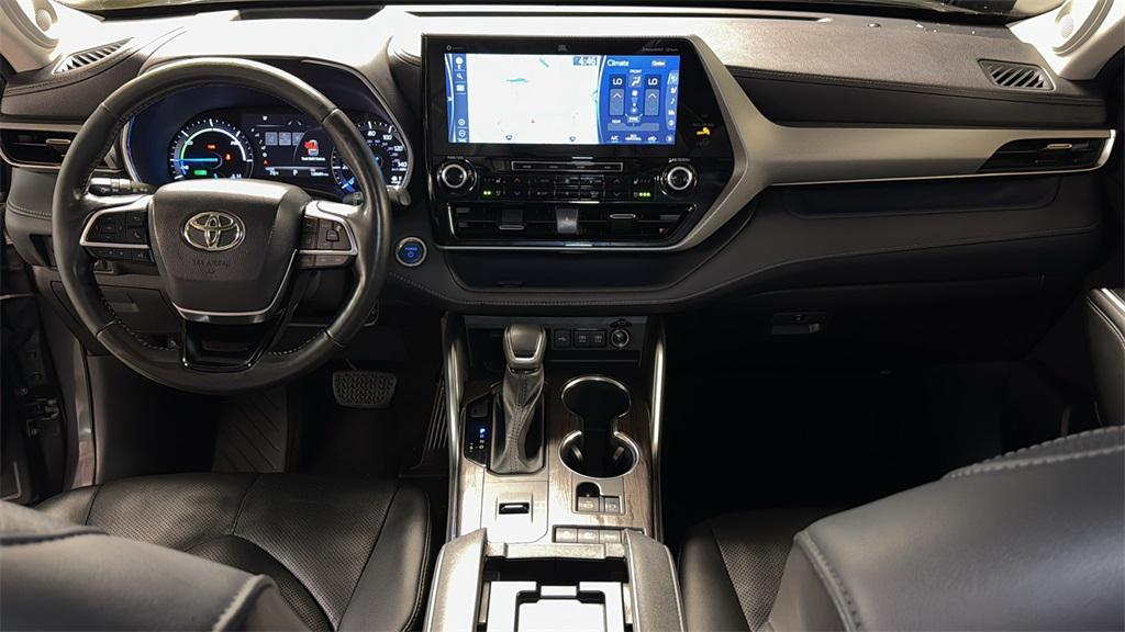 used 2021 Toyota Highlander Hybrid car, priced at $26,697