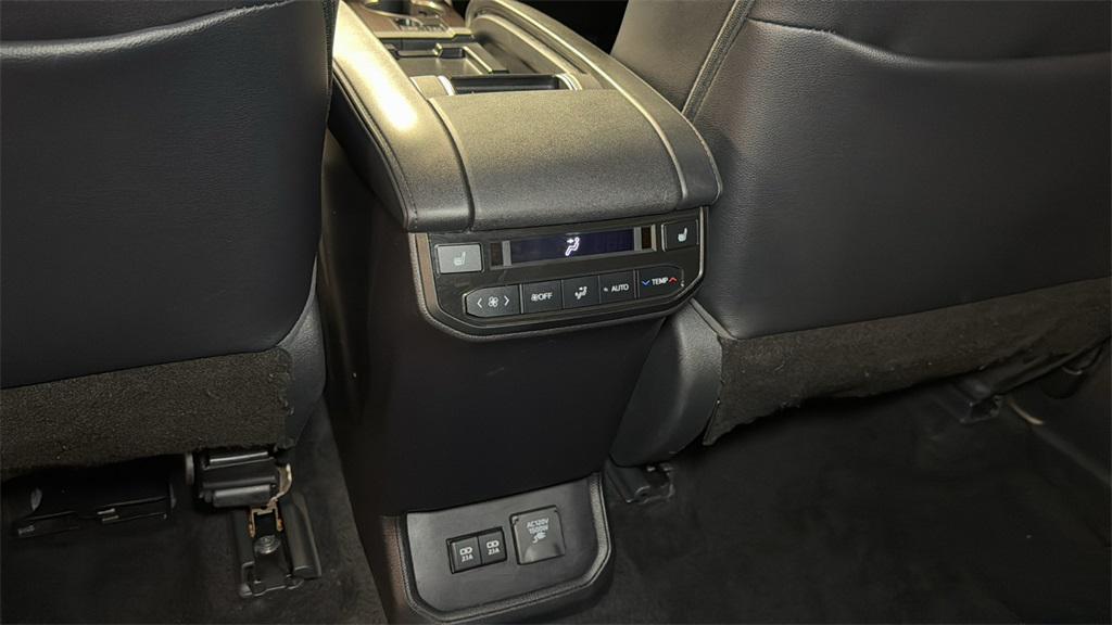 used 2021 Toyota Highlander Hybrid car, priced at $26,697