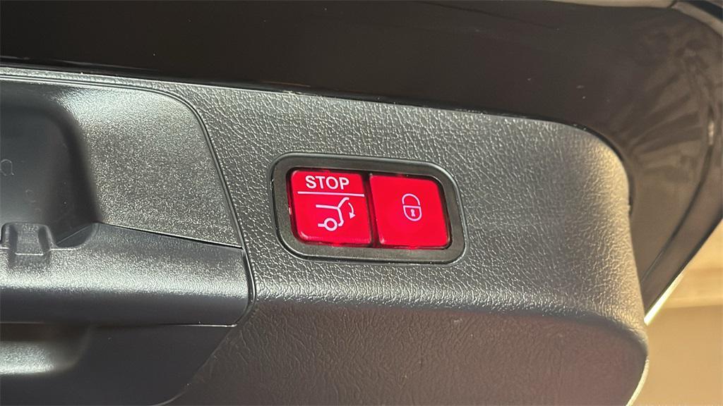 used 2021 Mercedes-Benz GLB 250 car, priced at $28,997