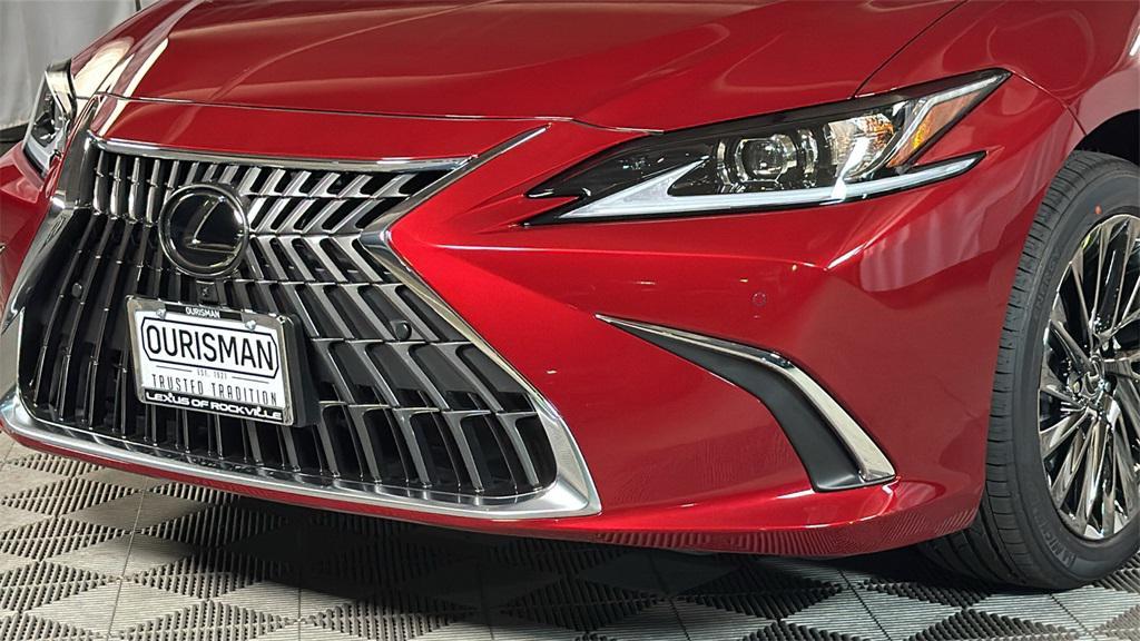 new 2025 Lexus ES 300h car, priced at $54,724