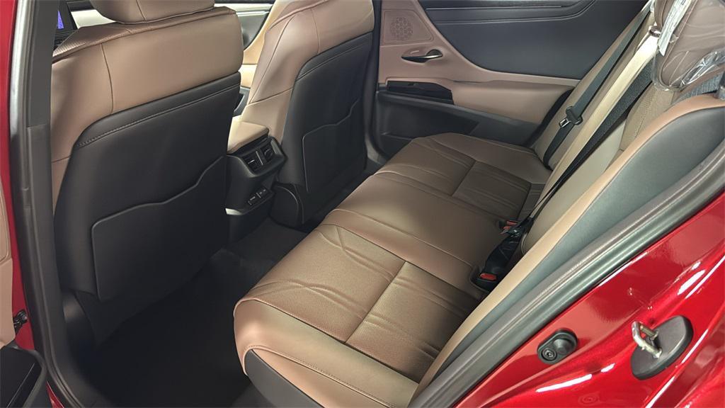 new 2025 Lexus ES 300h car, priced at $54,724