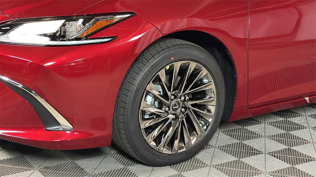 new 2025 Lexus ES 300h car, priced at $54,724