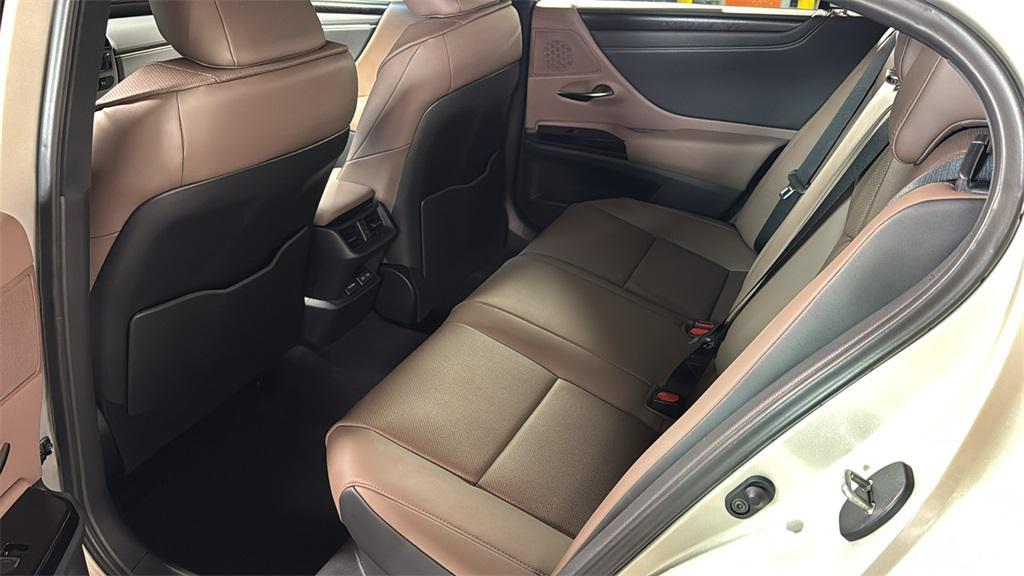 new 2025 Lexus ES 300h car, priced at $50,329
