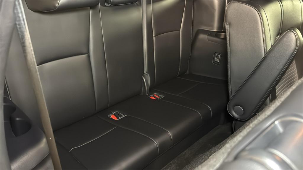 used 2023 Toyota Highlander car, priced at $41,697