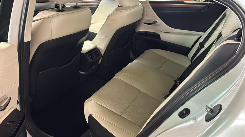 new 2025 Lexus ES 300h car, priced at $50,829