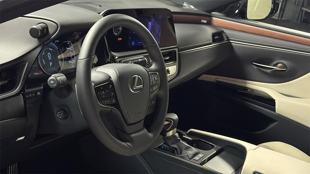 new 2025 Lexus ES 300h car, priced at $50,829