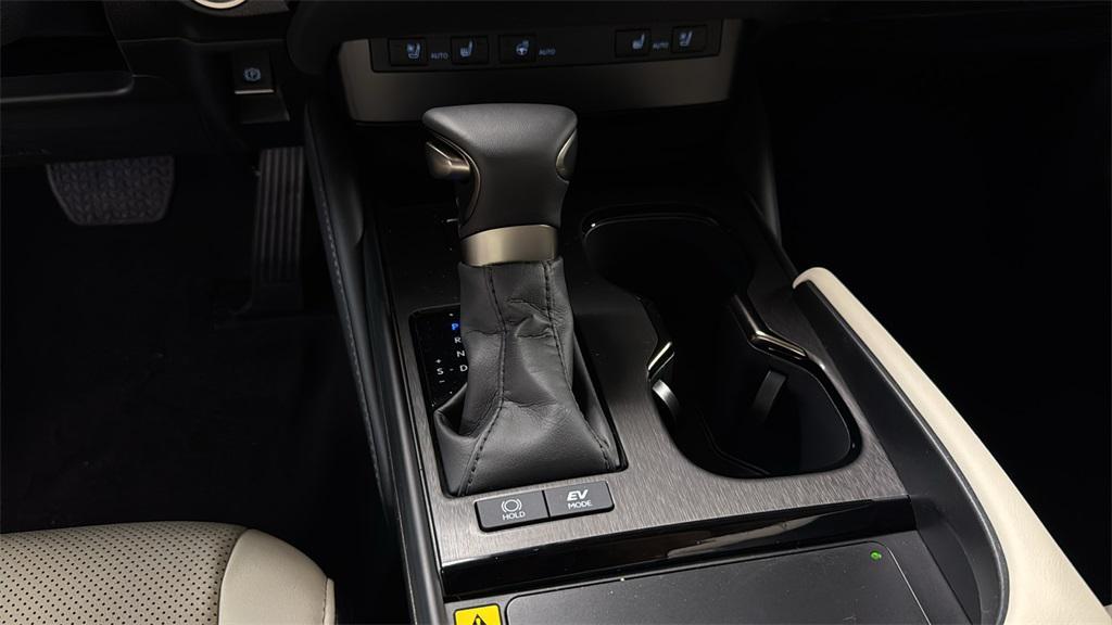 new 2025 Lexus ES 300h car, priced at $50,829