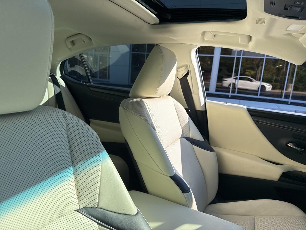 used 2022 Lexus ES 350 car, priced at $32,997
