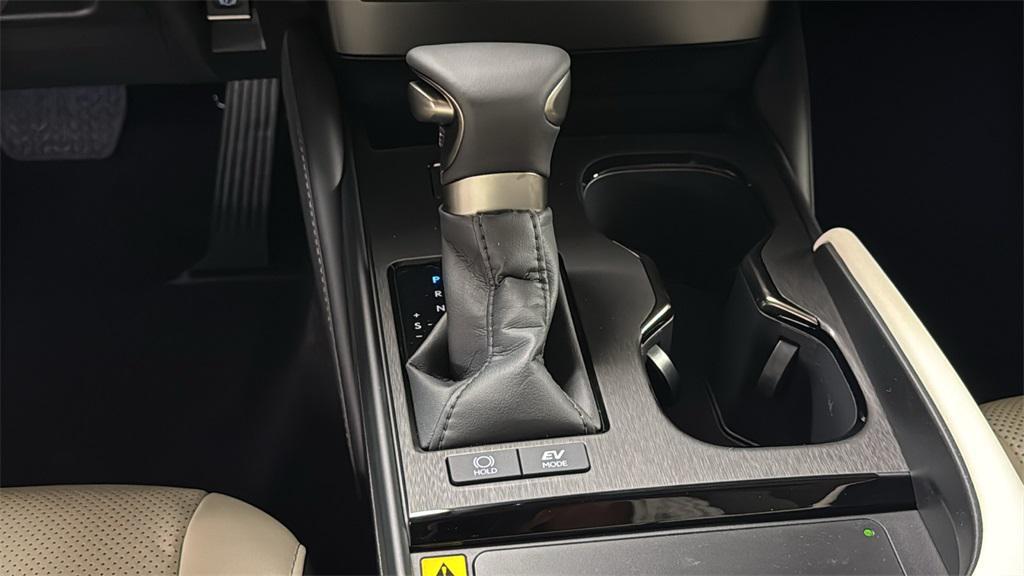 new 2025 Lexus ES 300h car, priced at $51,589