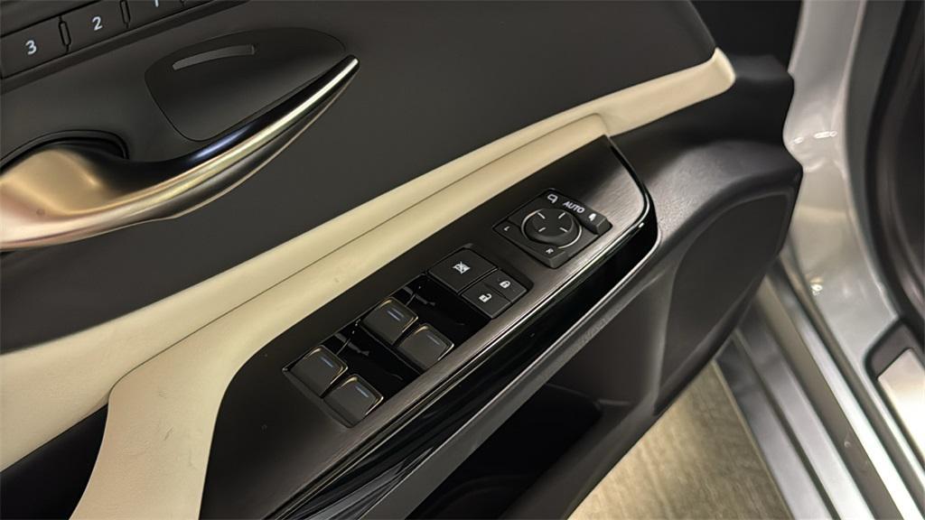 new 2025 Lexus ES 300h car, priced at $51,589