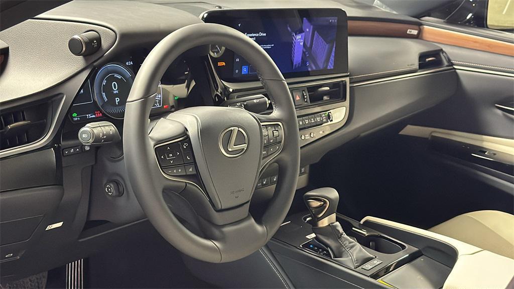 new 2025 Lexus ES 300h car, priced at $51,589