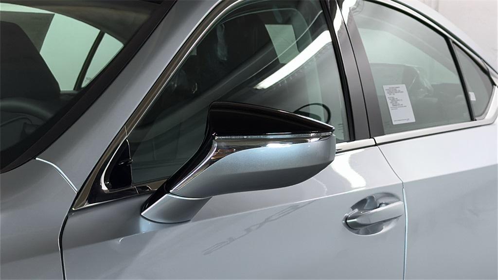 new 2025 Lexus ES 300h car, priced at $50,429