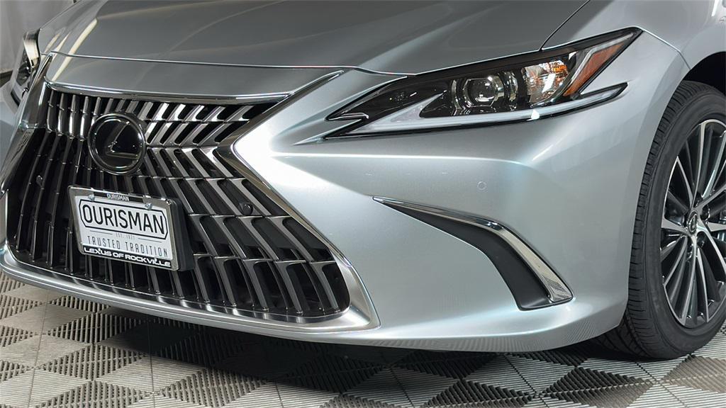 new 2025 Lexus ES 300h car, priced at $50,429