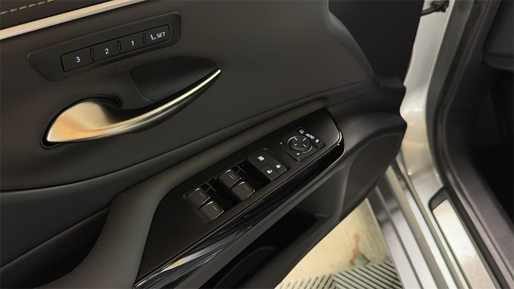 new 2025 Lexus ES 300h car, priced at $50,429