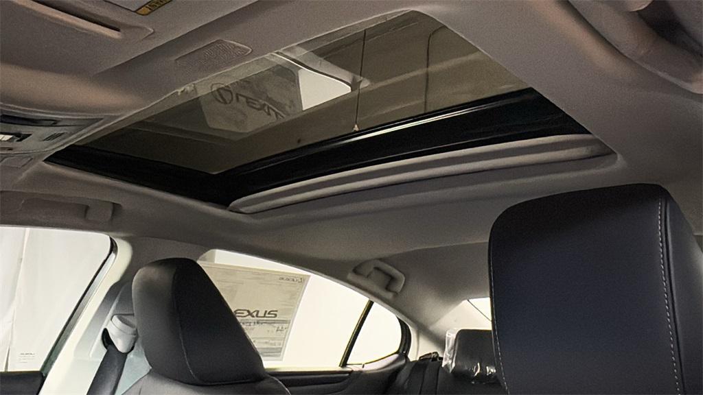 new 2025 Lexus ES 300h car, priced at $50,429