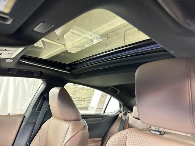 new 2025 Lexus ES 300h car, priced at $50,206