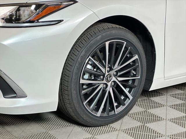 new 2025 Lexus ES 300h car, priced at $50,549