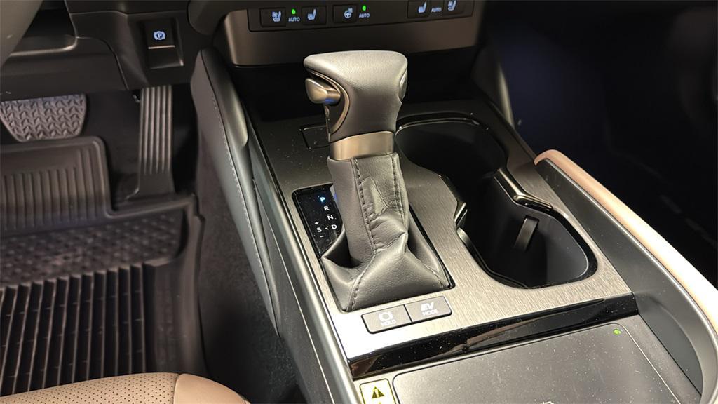 new 2025 Lexus ES 300h car, priced at $49,754