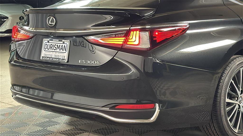 new 2025 Lexus ES 300h car, priced at $49,754