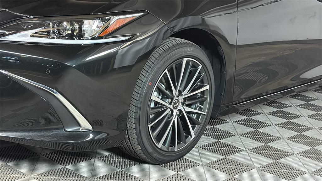 new 2025 Lexus ES 300h car, priced at $49,754