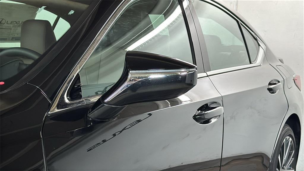 new 2025 Lexus ES 300h car, priced at $49,754